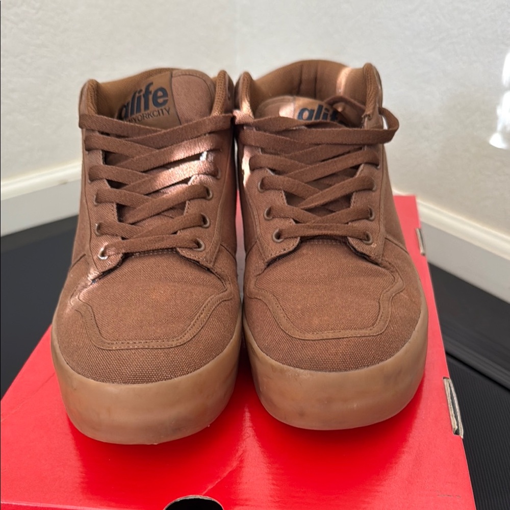 Alife Men's Brown Sneakers (Everybody Mid-Canvas)